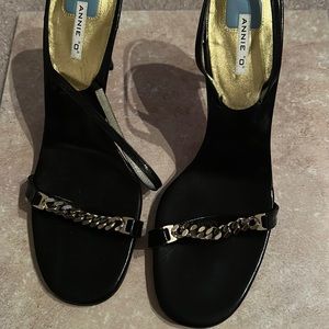 Annie O Black Leather Sandals 👡 Size 9 New Never been Worn
